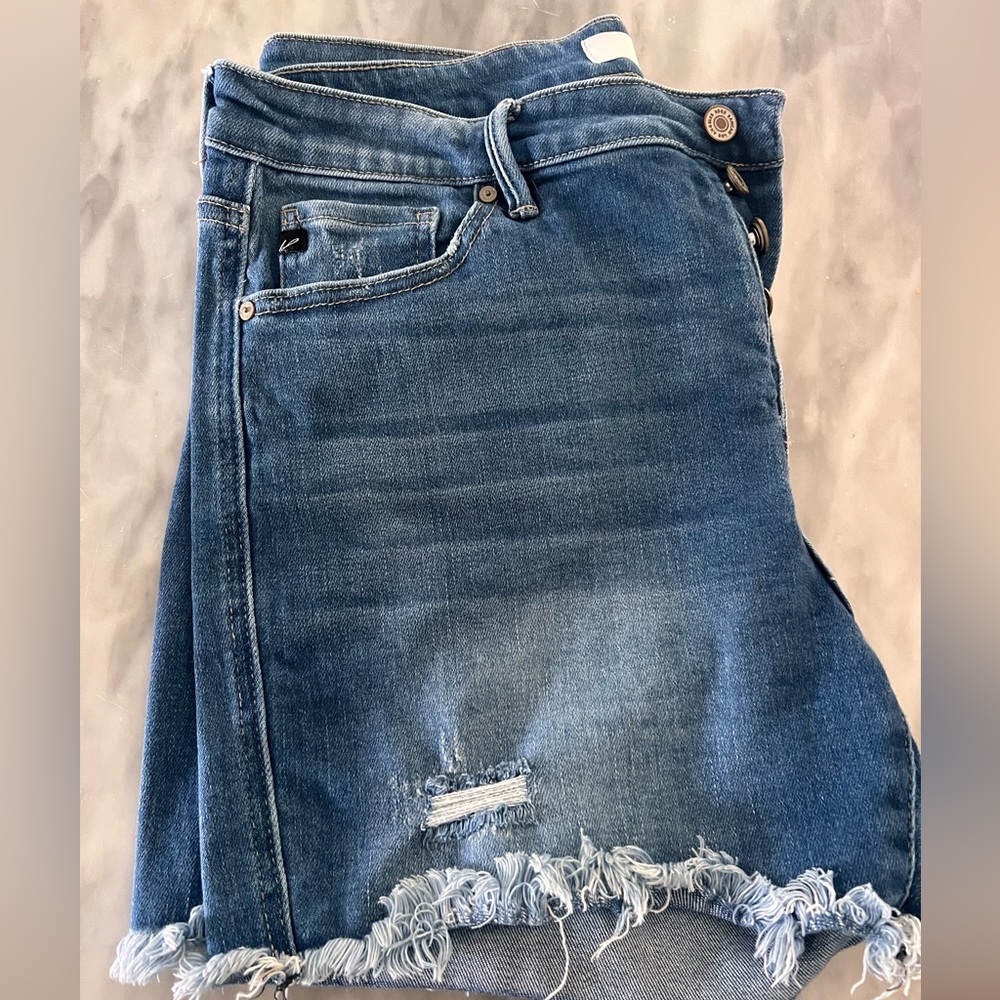 Denim shorts with buttons